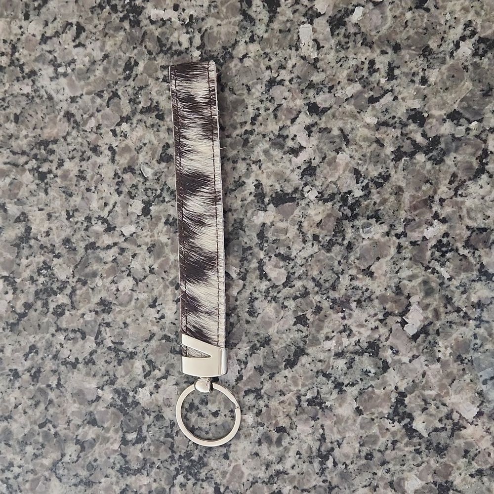 Cowhide Keychain - Picture 2 of 3